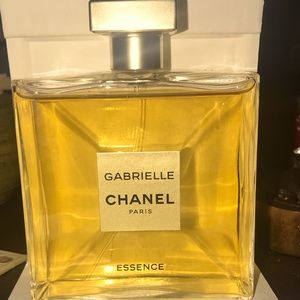 Chanel Gabrielle Essence Eau de parfum.